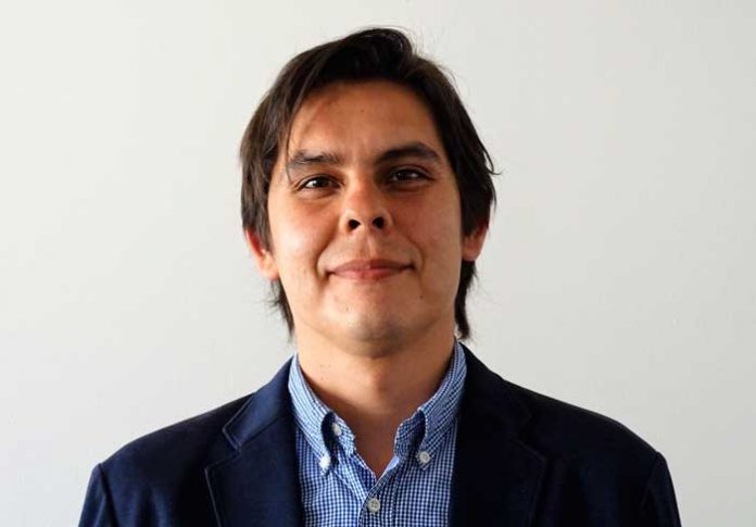 Cristian Celedón, experto en Educación: «Una clase por zoom no es una formación online»
